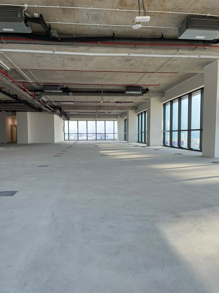 Signature Office Tower column-free floor plate with city view